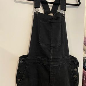 Gap black denim overalls size 31/T
